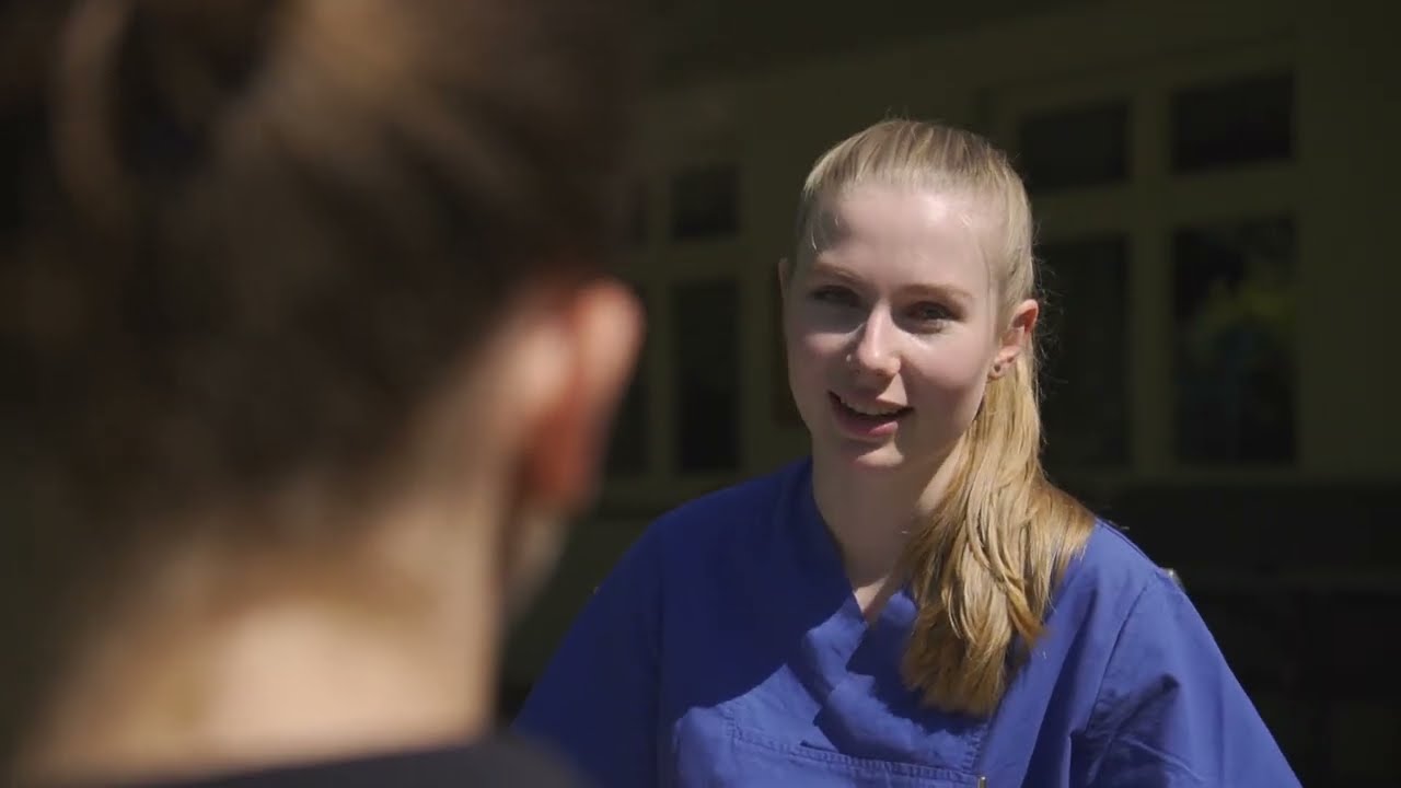 Pflegeazubi in der Karl-Japsers-Klinik und der Ammerland-Klinik