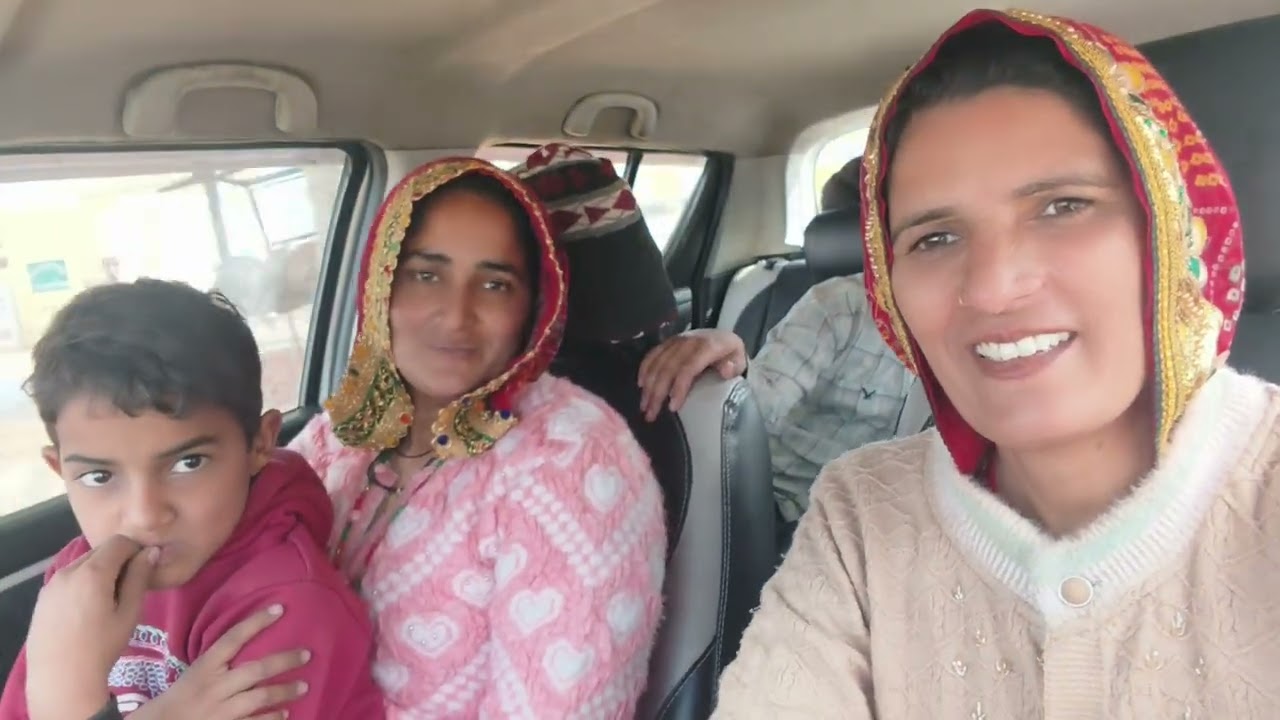 आपको लोग भी देखिए मेरी बहु रोशन की फैमिली पूरा ब्लॉग देखिए गा 🤍