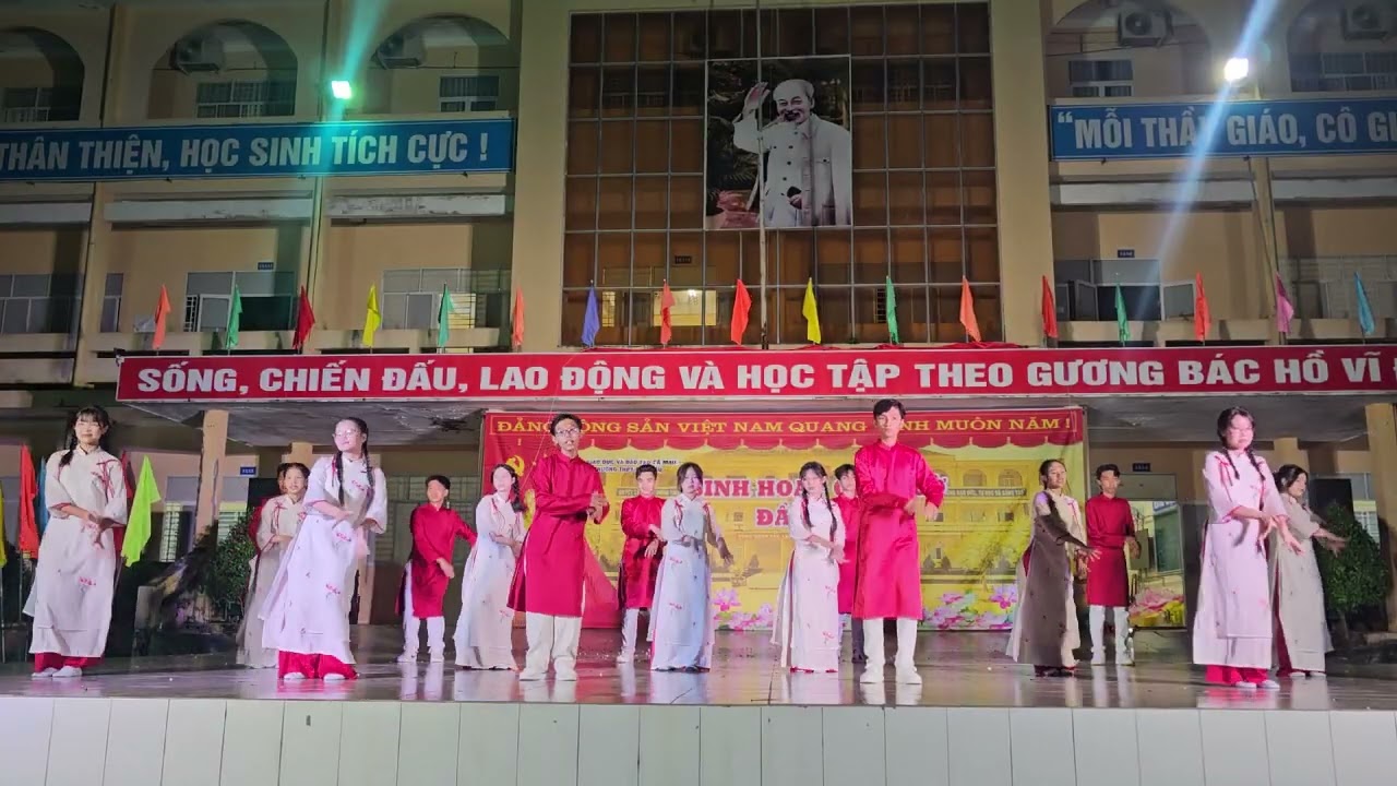Duyệt VN MĐMX 2026 - Lớp 10C2 - Chuyện cũ bỏ qua.