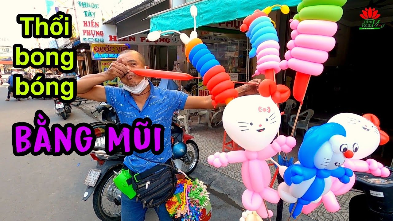 Chàng trai với biệt tài thổi bong bóng bằng mũi