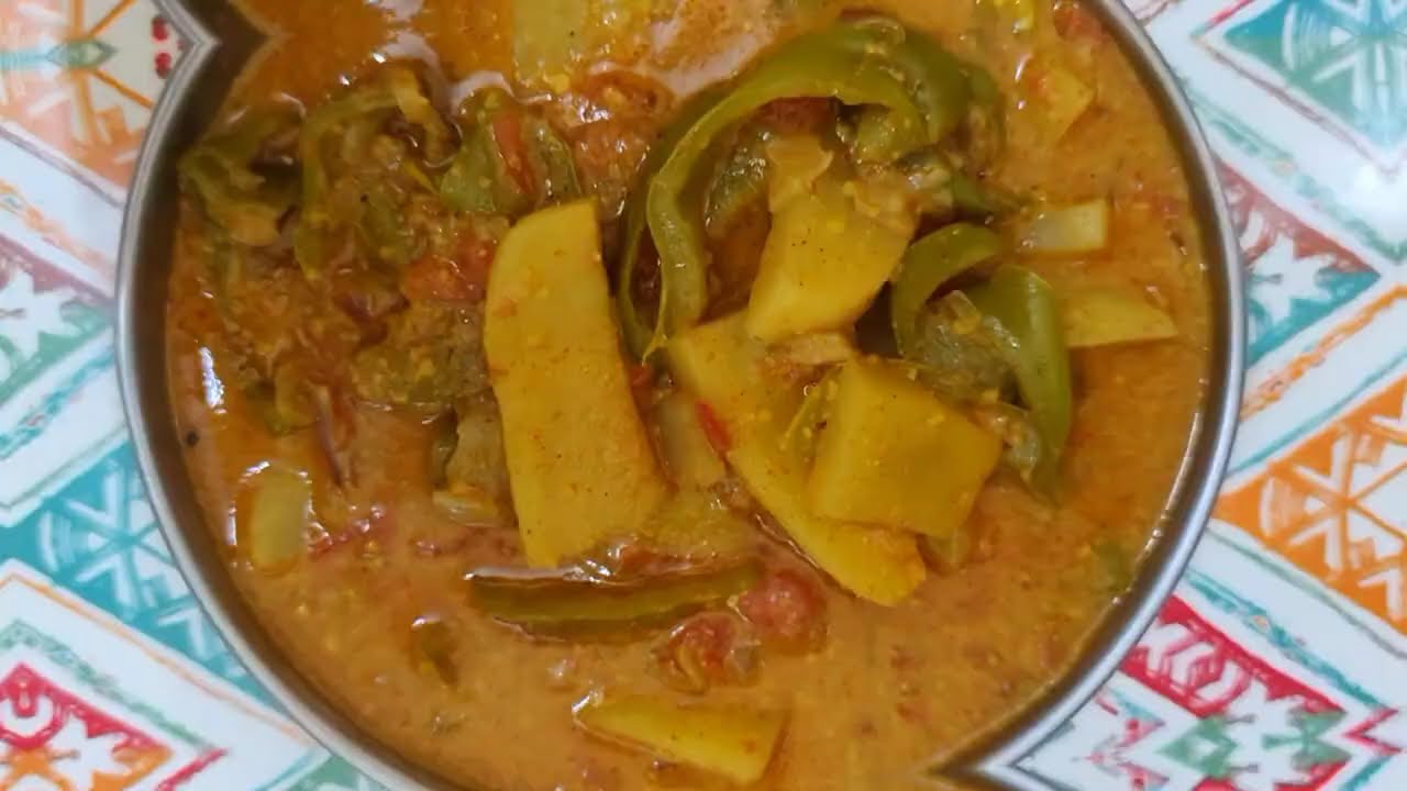शिमला मिरची आणि बटाटा भाजी (Capsicum & Potato Bhaji) 