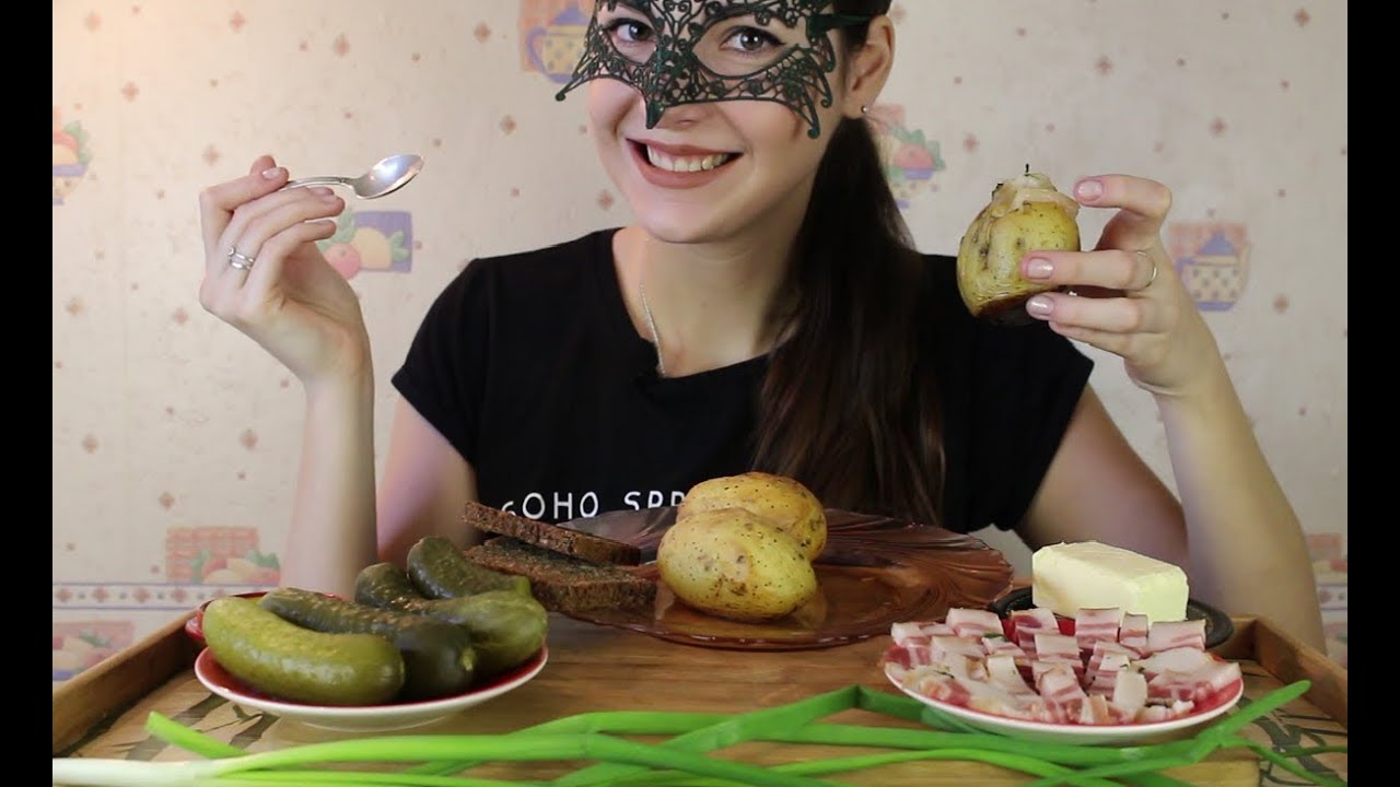 ASMR по-русски Печеная картошка с салом/ASMR Mukbang in russian Baked potatoes with lard