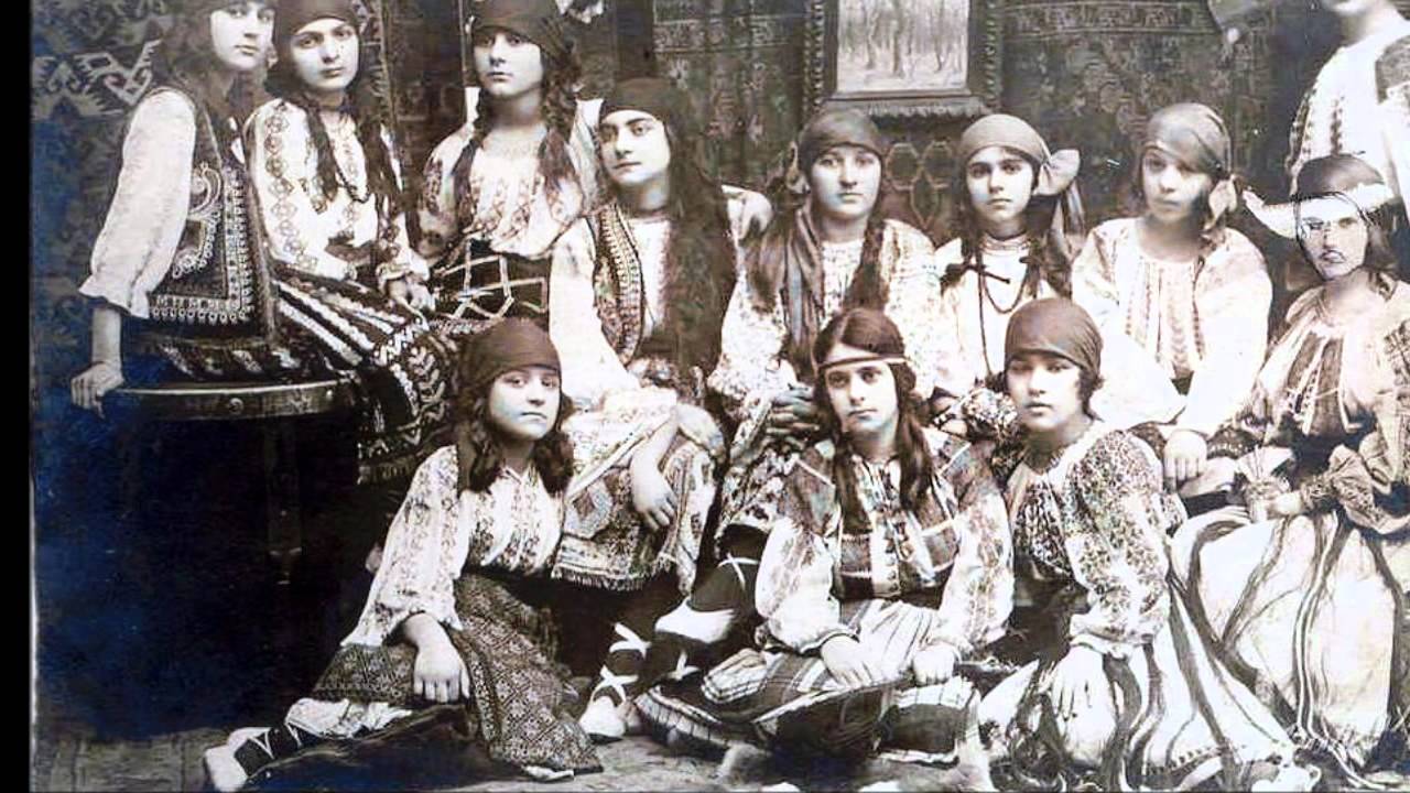 Hora boierească / Closed circle dance