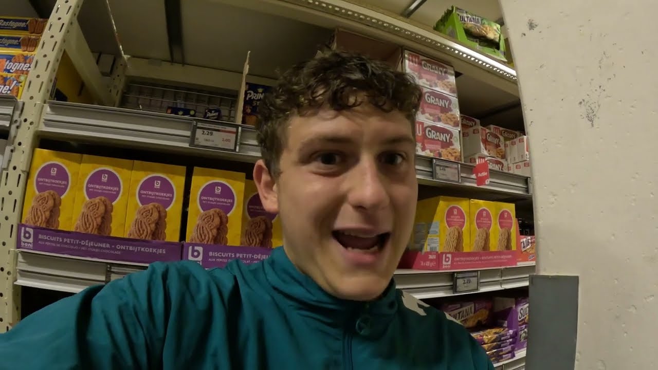 shop with me in Belgium ;) filming in public, im so awkward 😭😭😭