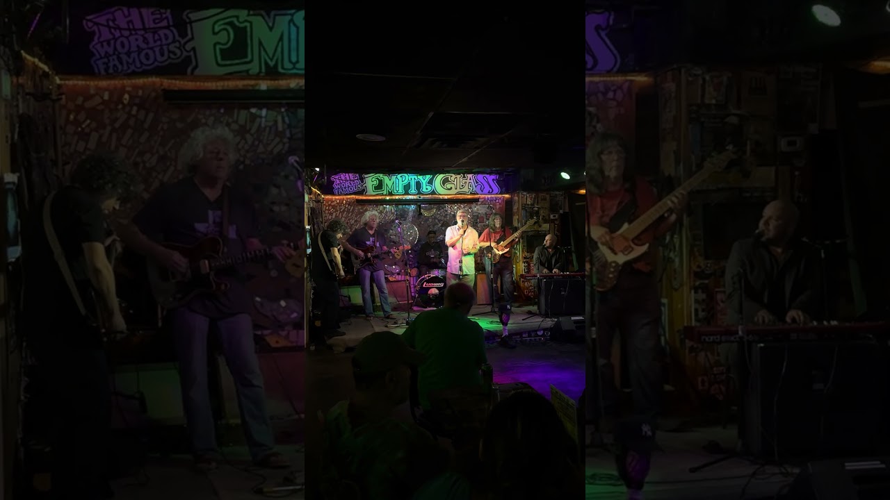 Larry Groce with The Carpenter Ants and guest Jay Gonzalez of Drive-by Truckers. 