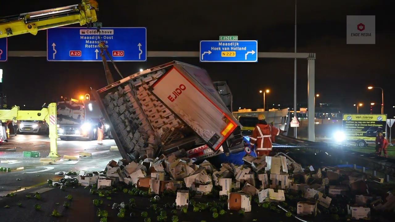Berging gekantelde vrachtwagen Westerleeplein De Lier