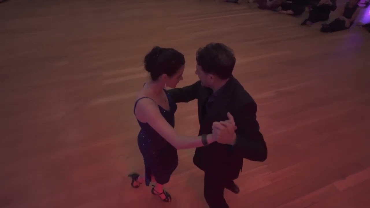 Alejandro De Benedictis &  Camille Serre (Osvaldo Fresedo - Nieblas del Riachuelo)
