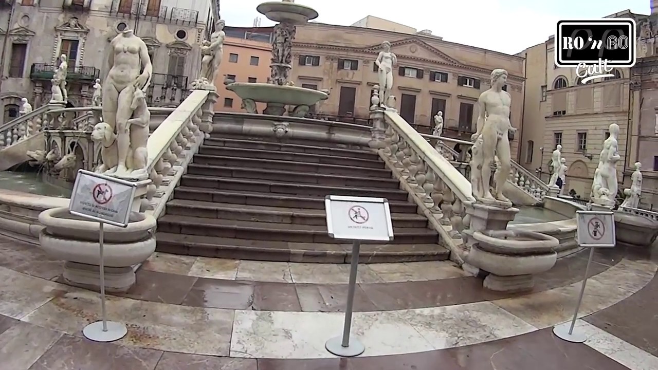Sotto la Fontana Pretoria - Palermo