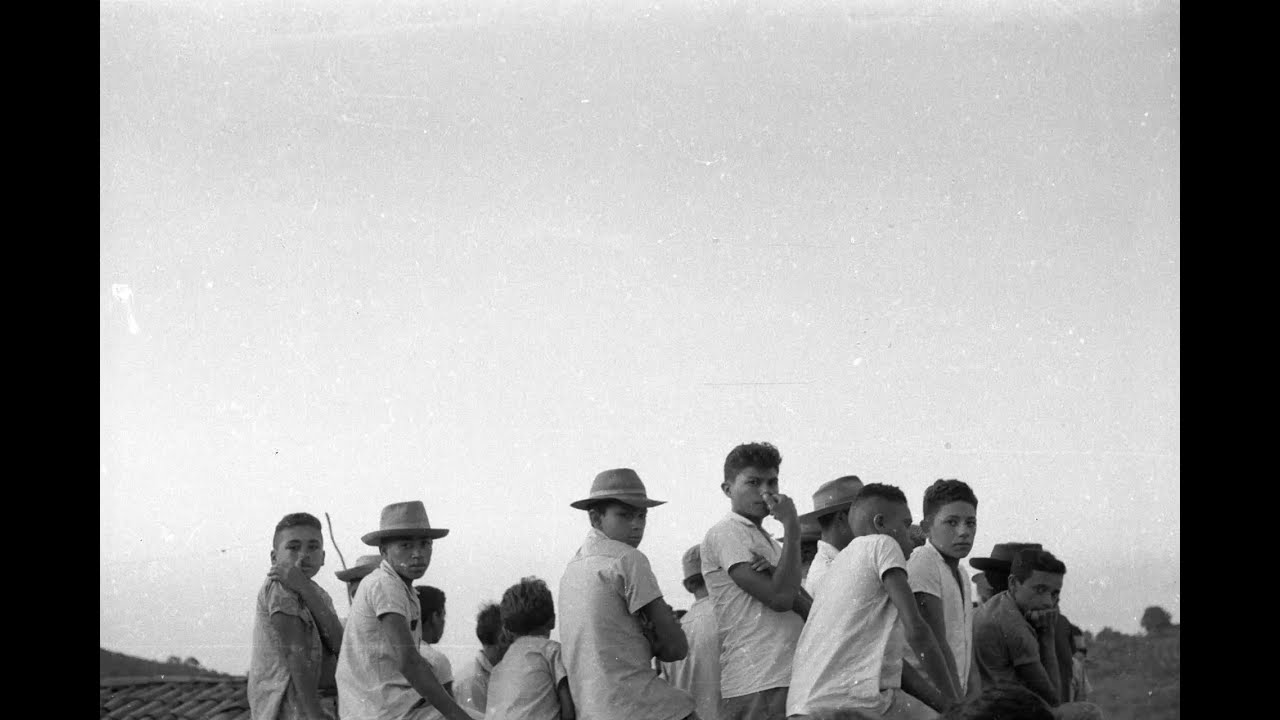 MAIORIA ABSOLUTA (Leon Hirszman, 1964) - CURTA - DOCUMENTARIO - ENGLISH SUBTITLES
