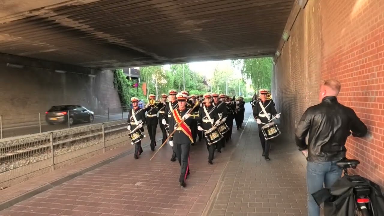Juliana Amersfoort langs het spoor terug naar clubgebouw
