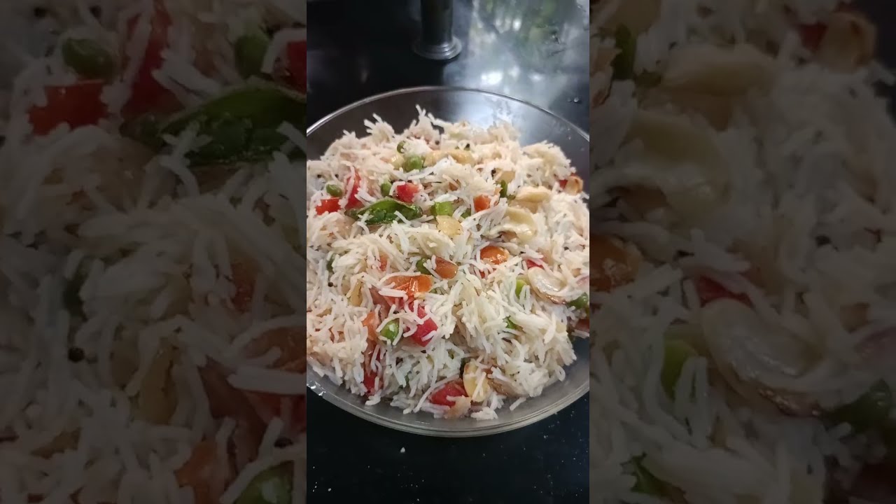 तांदळाच्या शेवयांचा उपमा.