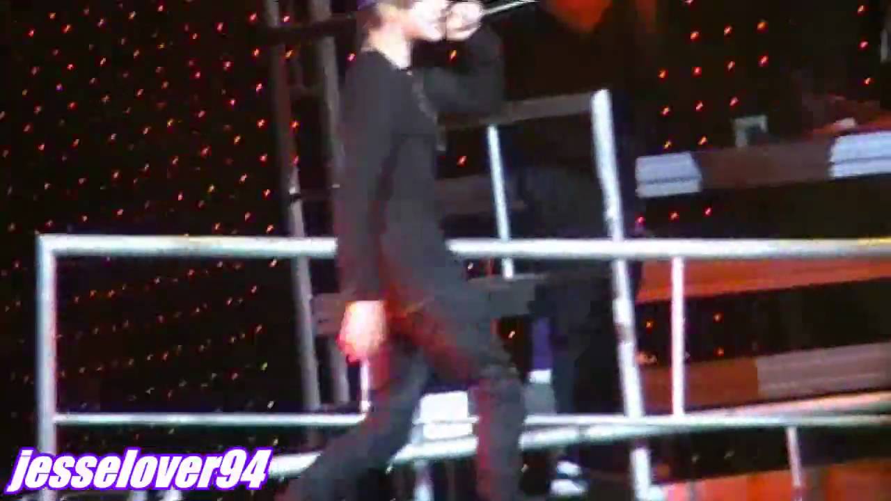 Justin Bieber-Never Say Never(LIVE 2010)