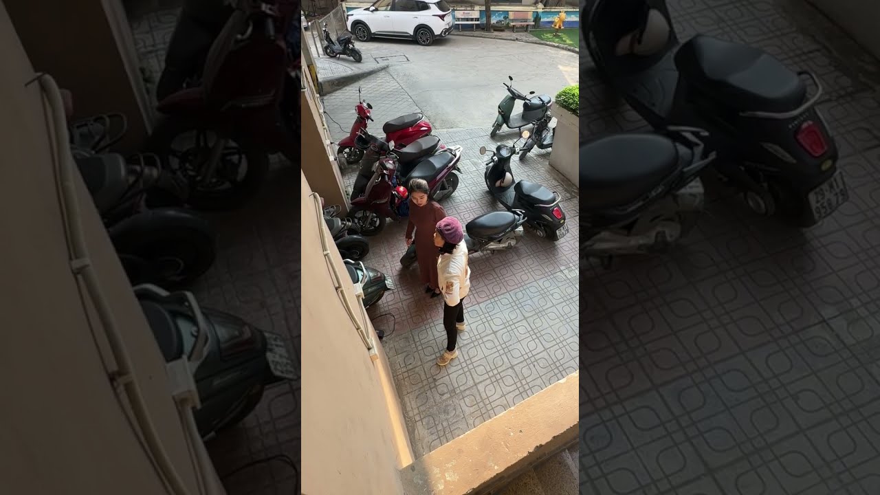 Bà cô ngang ngược chỗ sạc xe điện nhưng thấy ngứa mắt là rút !