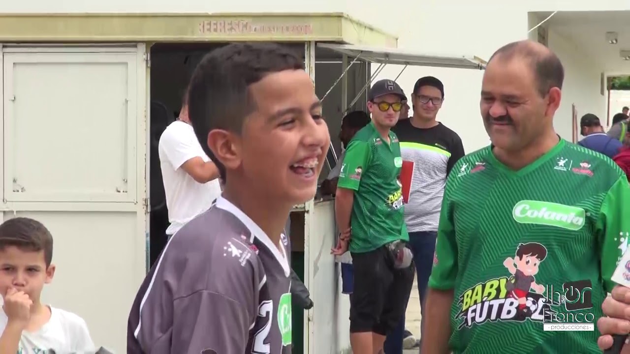 Martín Elías Junior, No canta pero toca muy Bien el Balón
