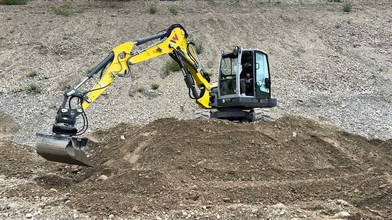 Mini Pelle Wacker Neuson ET90 à volée variable & Tilt Rotator en action – Dig Tour Lyon 2025