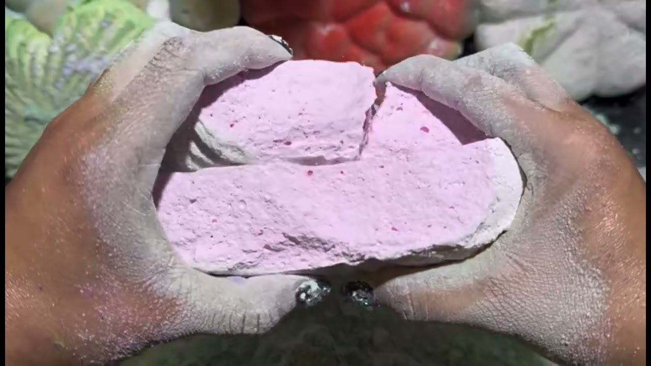 Credit goes to :- @YuShen-asmr #asmr #satisfying #gymchalkasmr #gymchalkcrush #fyp #foryou #relax 
