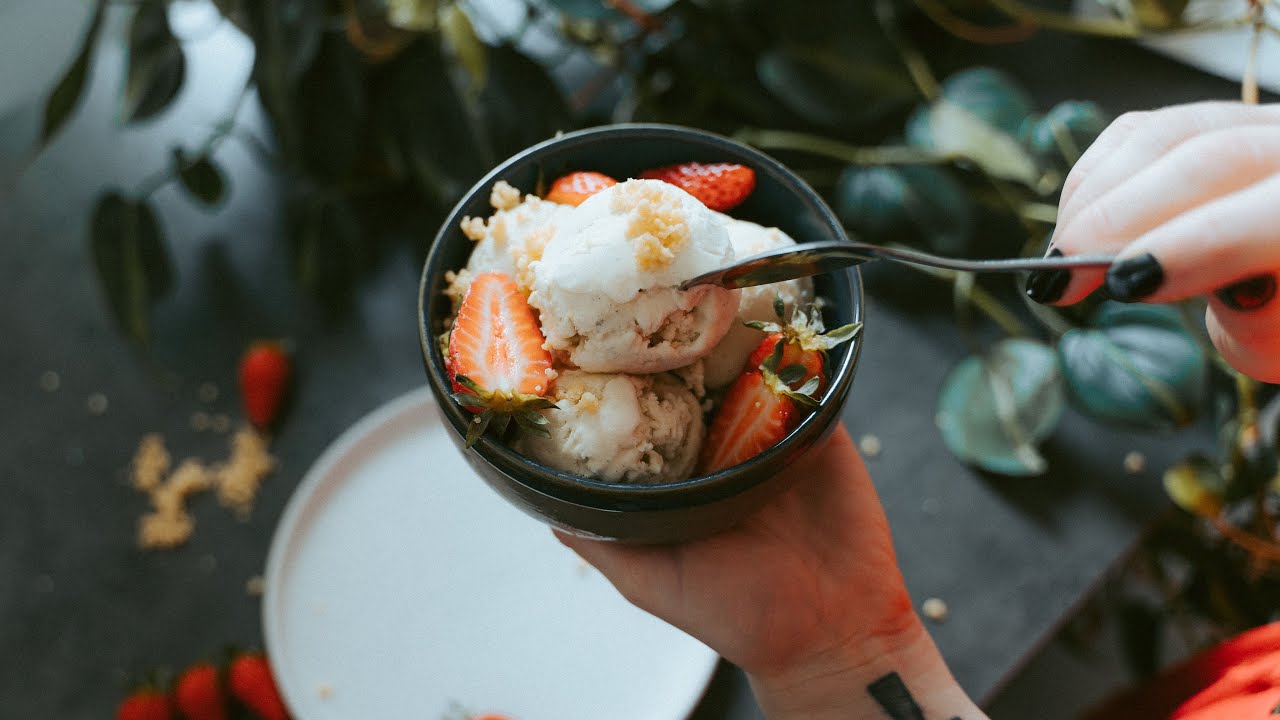 Easy Homemade Vegan VANILLA Ice Cream (5 ingredients)