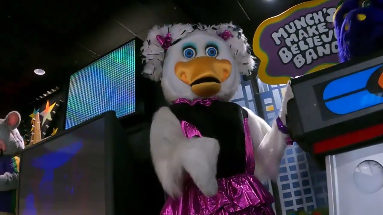 chuck e cheese animatronics! last one with animatronics in orange county about to be demolished:(