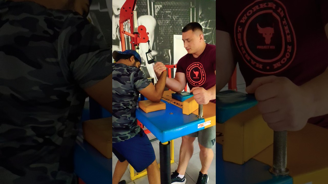 Arm wrestling with the Champion #Olegpetrenko #armwrestling #ukraine 🇮🇳🇺🇦