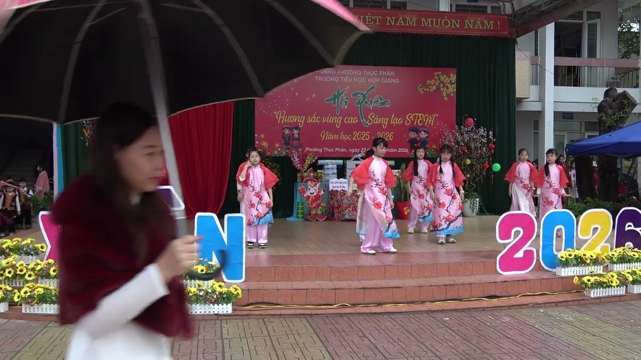 Nhảy: Nụ cười xuân Biểu diễn: Tốp nữ Khối 4 - Trường Tiểu học Hợp Giang