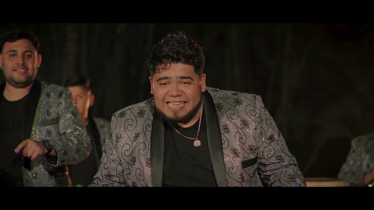 ¿Quién Es Usted? (Video Oficial) - Más Kumbia