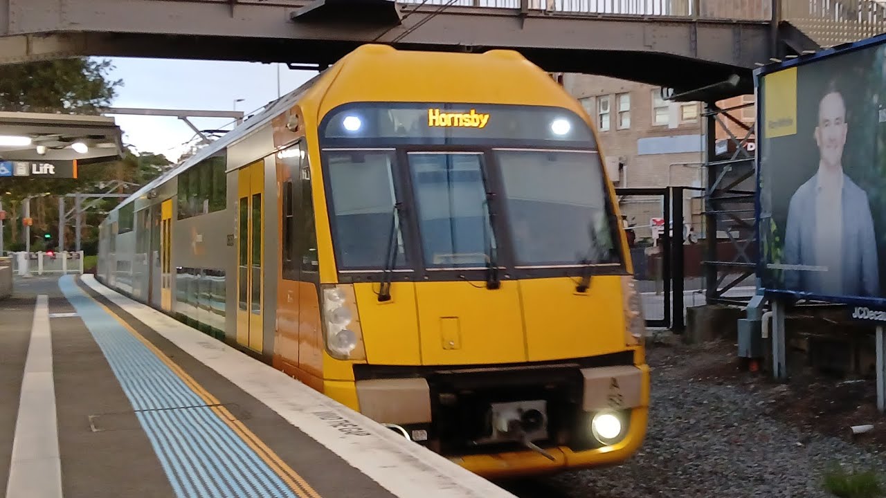 A set arriving and departing pymble station