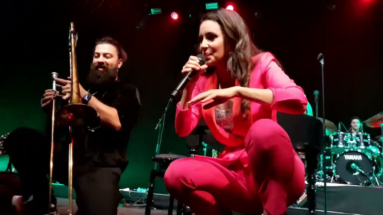 Karsu - Medley: Let You Go/ Onu Alma Beni Al/ Hadi Bakalim/ Rakkas/ Esmerim Biçim Biçim