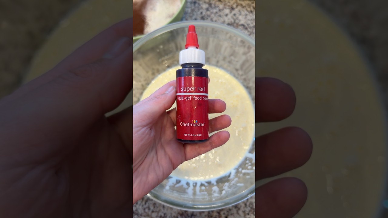 Adding food coloring to cupcakes batter #cupcakes #baking #bakingtips