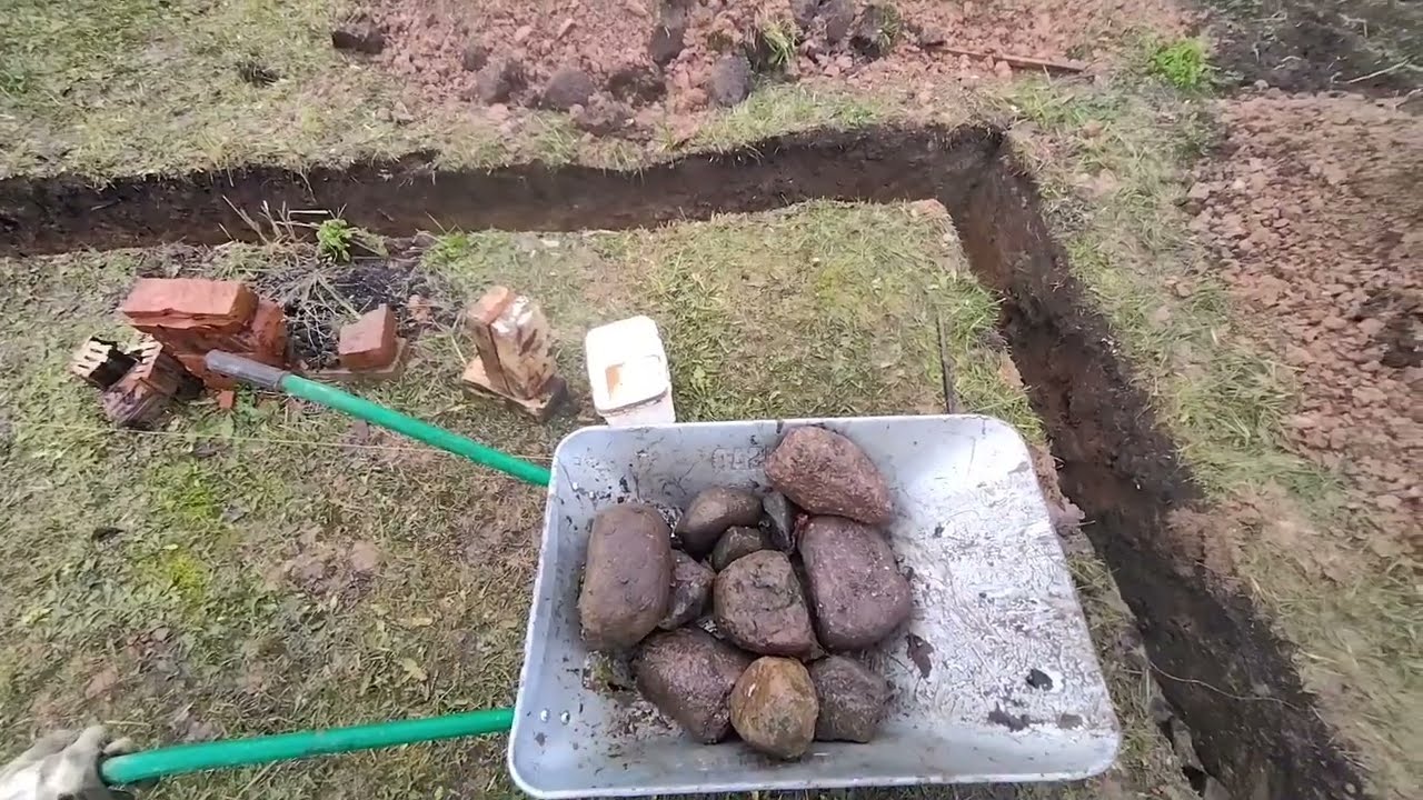 Строим дом. Начали заливать фундамент.Всё идёт по плану