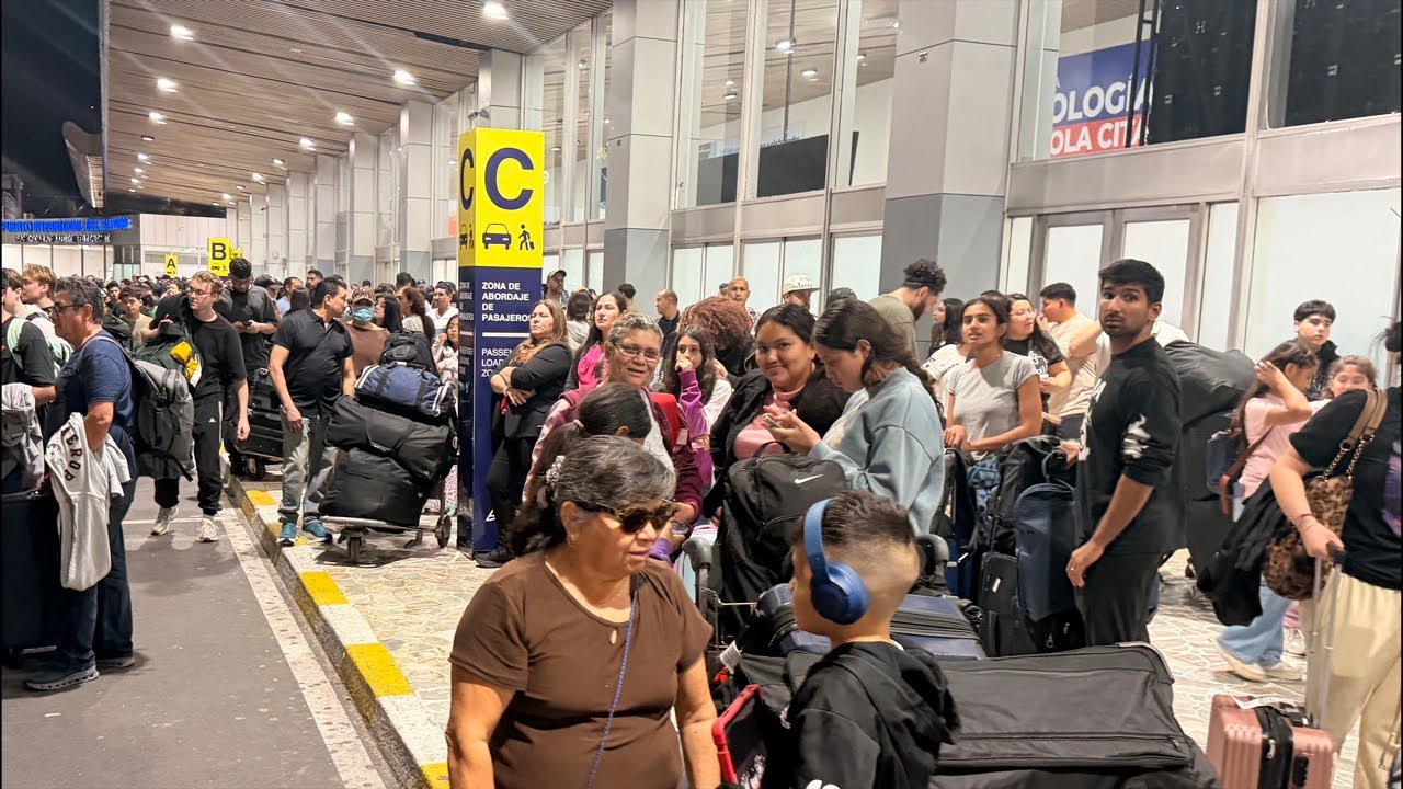Lleno total en aeropuerto de #elsalvador