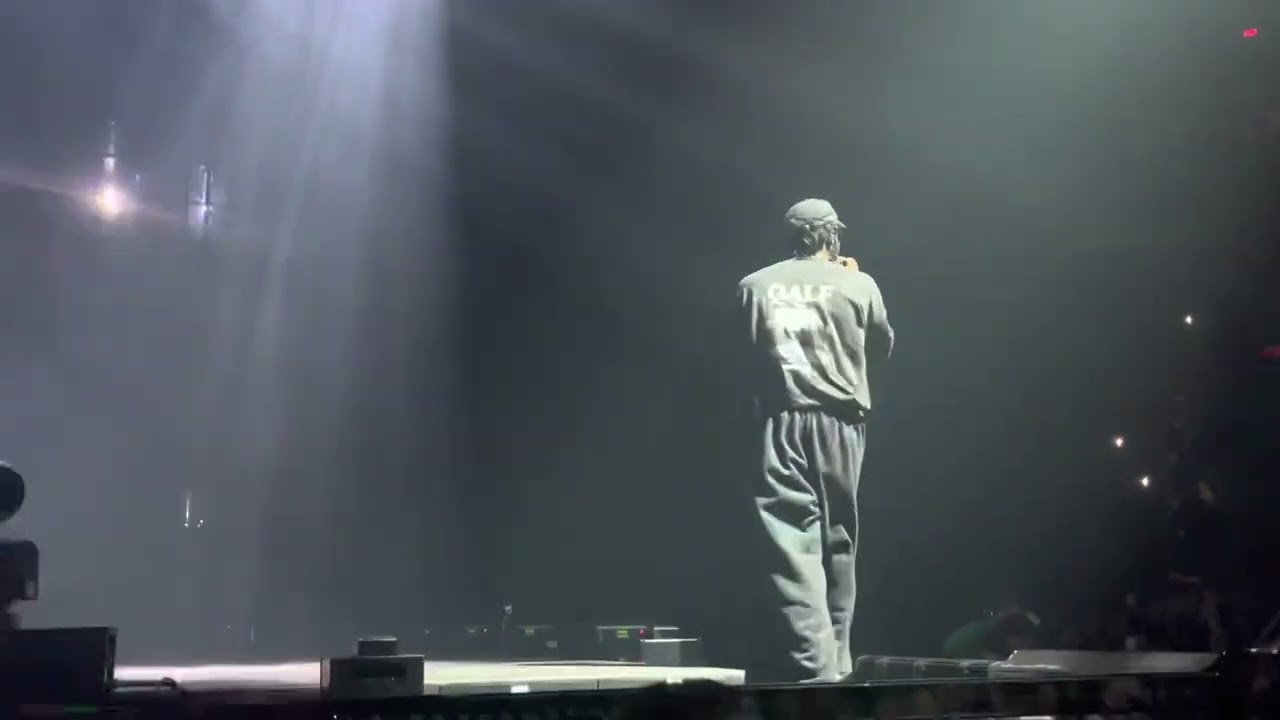 Damso - Mwaka Moon (Concert Centre Bell Montréal 28.01.22)