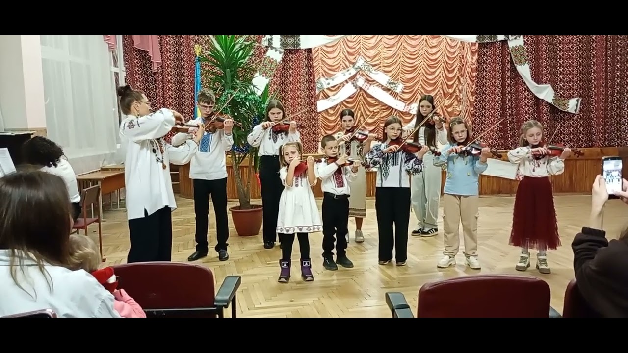 Колядка " Добрий вечір тобі" Ансамбль скрипалів " Cantabile" Чорненька Оксана.