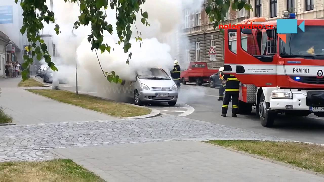 hořící vozidlo v Kroměříži