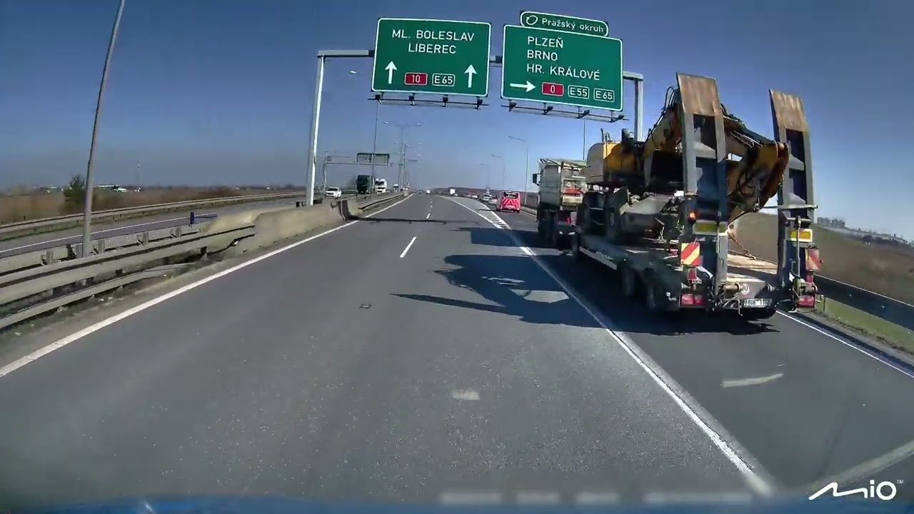 N 158 Mobil za volantem, Br&aacute;něn&iacute; v předj&iacute;žděn&iacute; #dashcam #liberec #praha