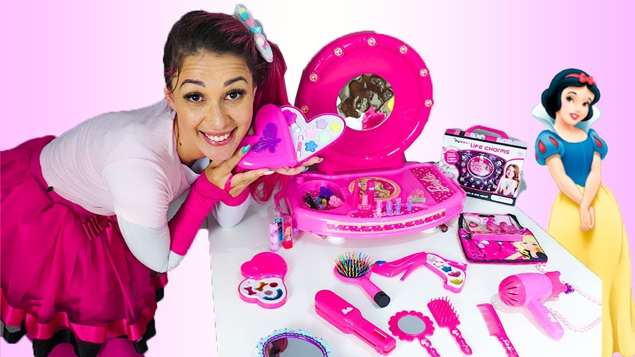 MALOUCOS FINGE BRINCAR COM BRINQUEDOS DE MAQUIAGEM - pretend play makeup toys