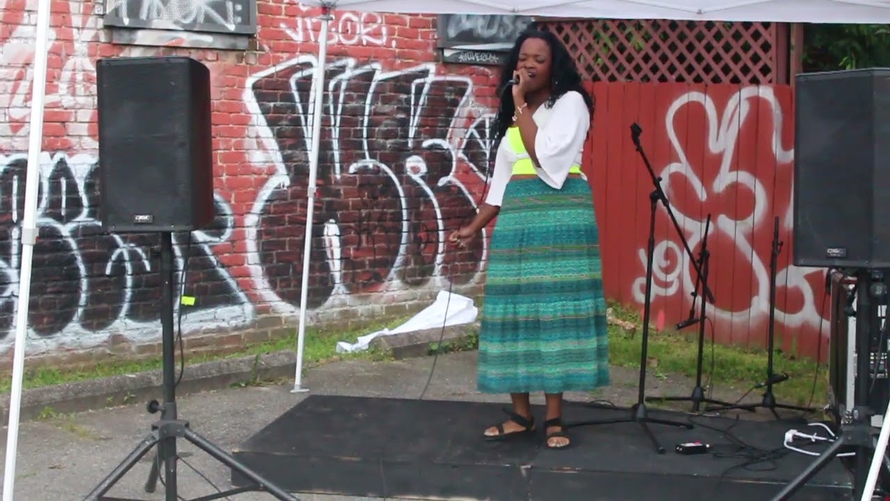 I love to sing!!!! (Nena Nicole&rsquo;s Great Busk Set)