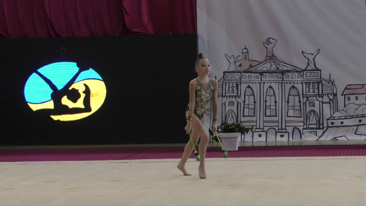 Опря Крістіна 2003 булави