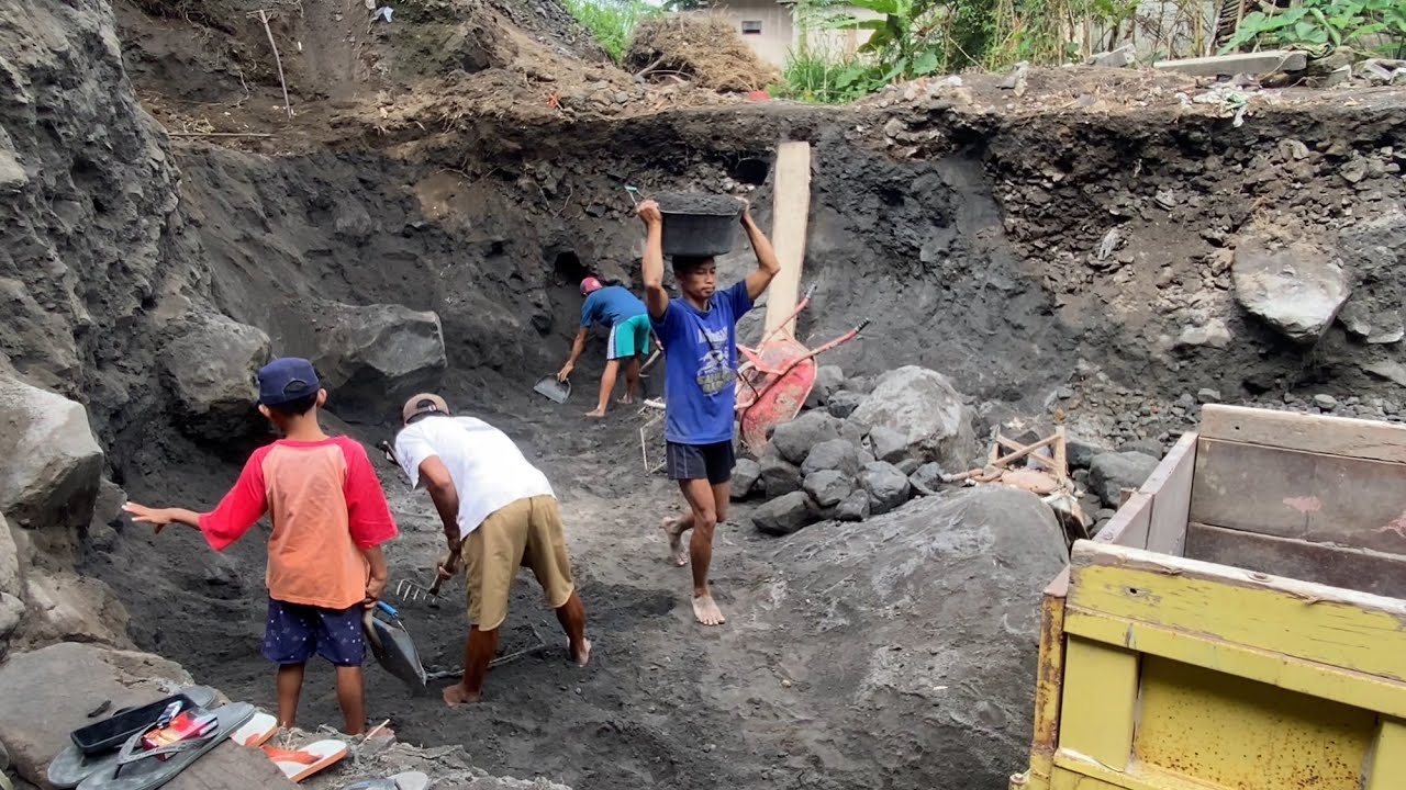 loading sand in the morning || my two friends didn't go because they were sick