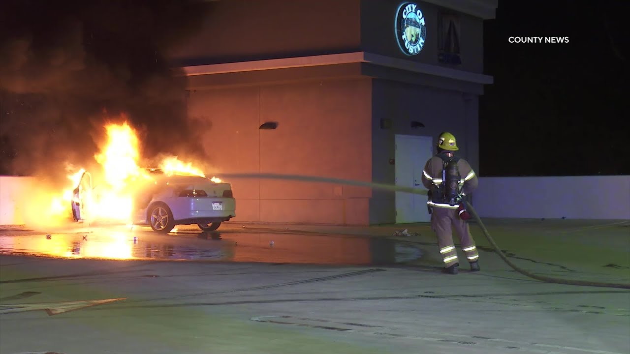 Fire Destroys Car Atop Metrolink Parking Structure | Tustin, CA