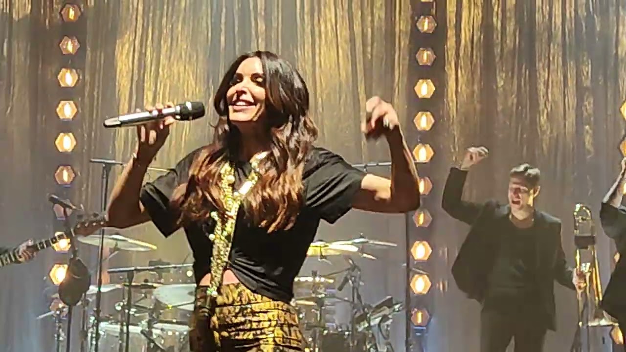 Jenifer - Et si on sortait ce soir. Paris Bercy / Accor Arena. 18/03/23 @JeniferOfficiel