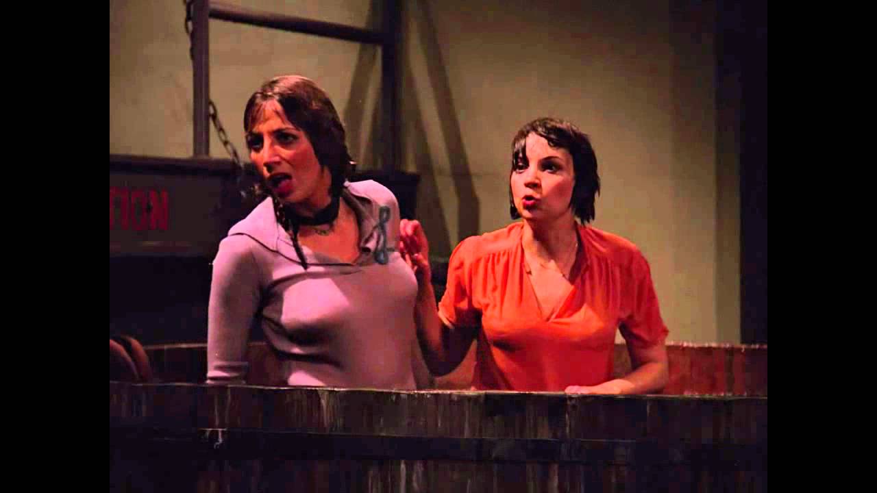Laverne & Shirley - Two Girls in a Vat