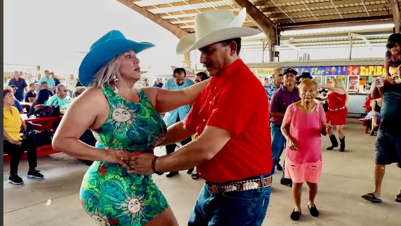 Domingo de baile en la pulga de Alamo Texas 