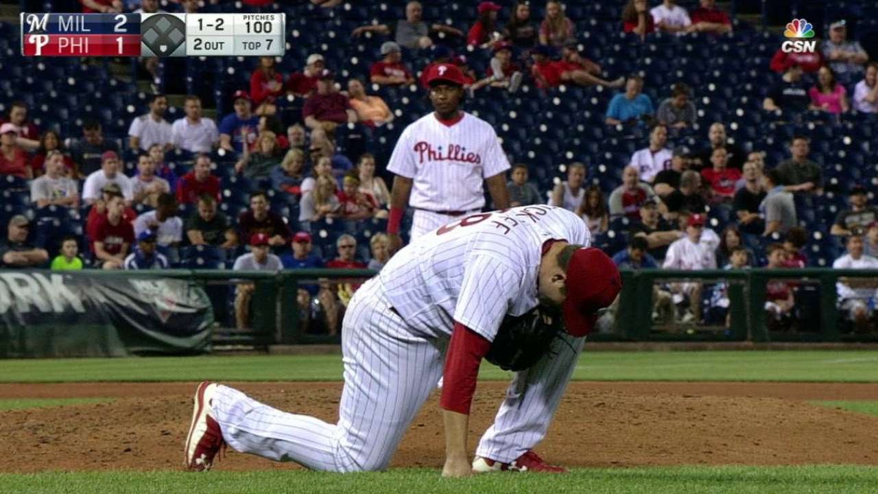 MIL@PHI: Eickhoff hit by line drive in the 7th