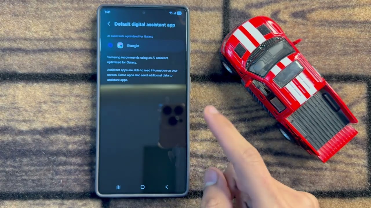 Как настроить Samsung Galaxy S26 Ultra так, чтобы по умолчанию открывалось приложение голосового ...