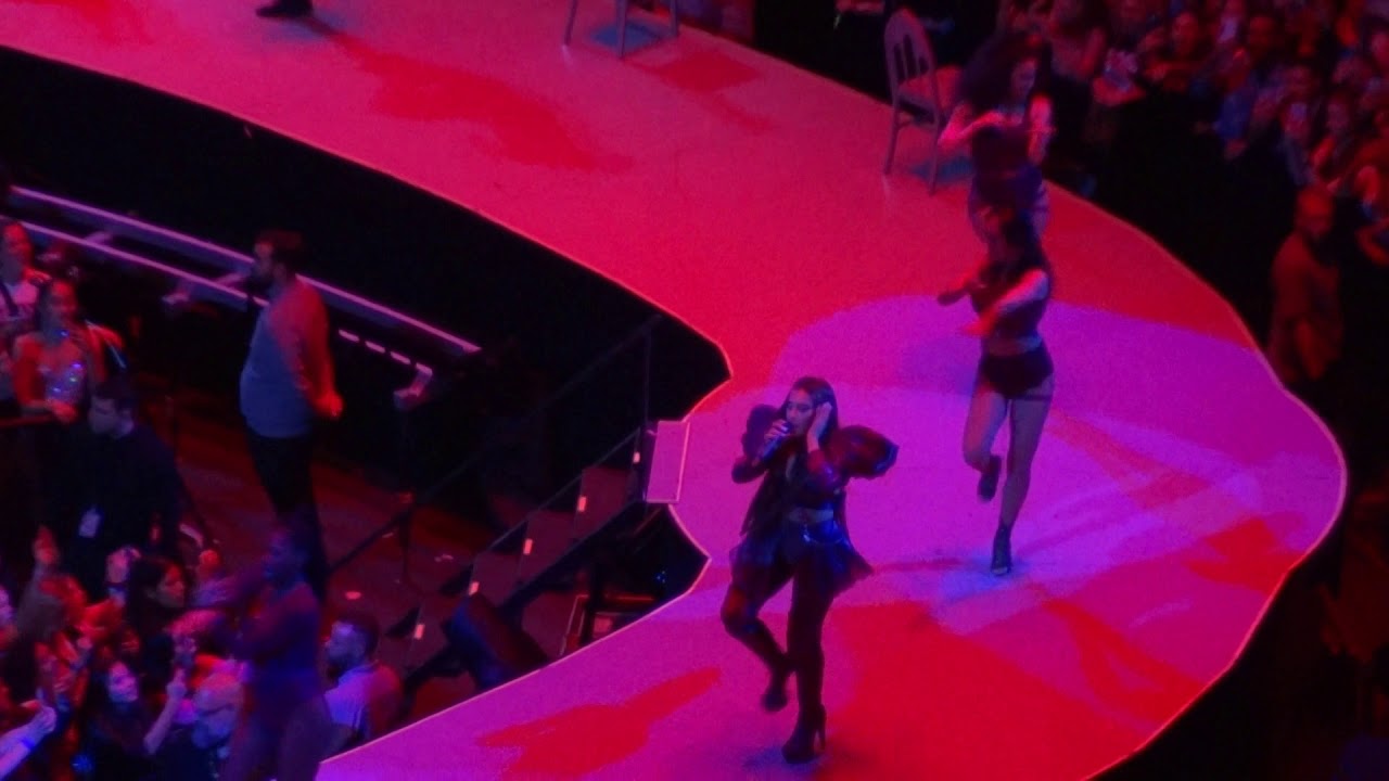 Ariana Grande - Break Up With Your Girlfriend, I'm Bored - Hamburg, 28.09.2019