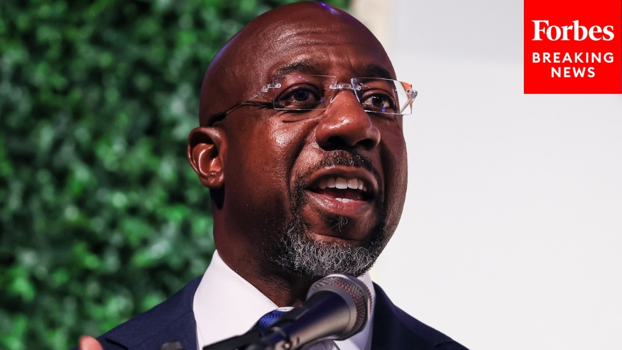 «Я верю в народ»: Рафаэль Уорнок резко раскритиковал закон «Спасите Америку».