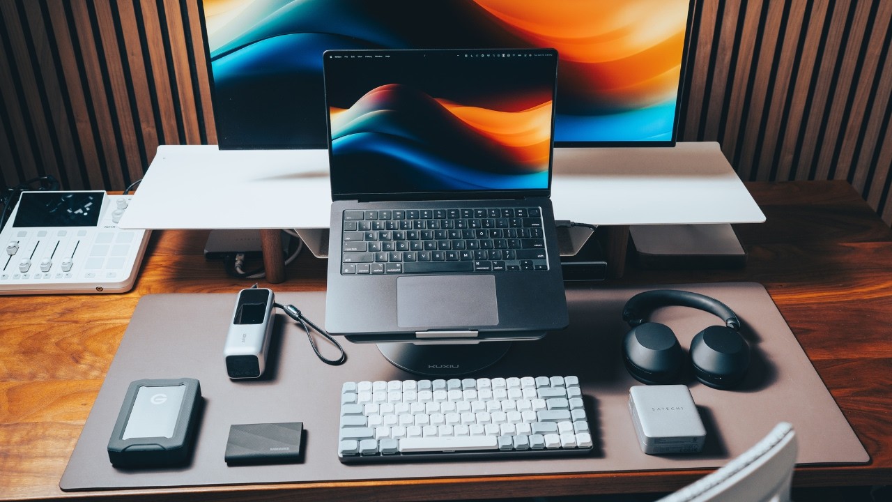 12 Must Have M4 Macbook Accessories