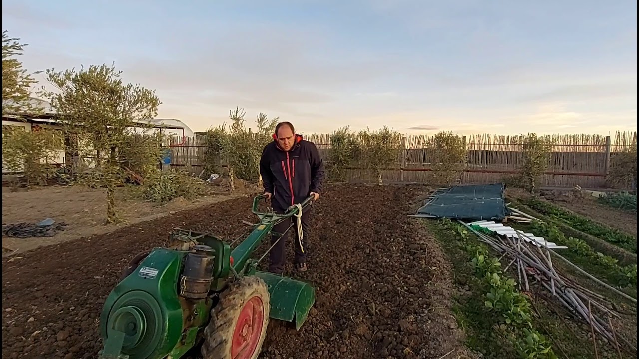 Como labrar la tierra con motoazada