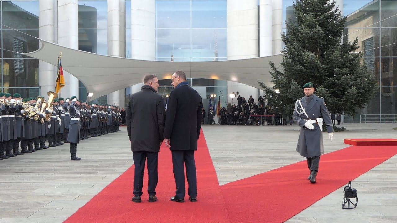 Militärische Ehren - Estlands Ministerpräsident Kristen Michal