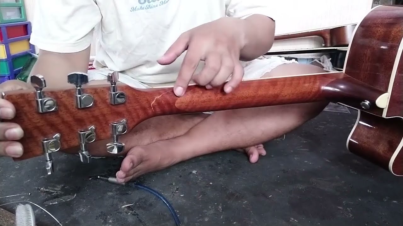 cara perbaiki neck gitar pecah warna natural kembali 100% tanpa bekas - sudat gitar